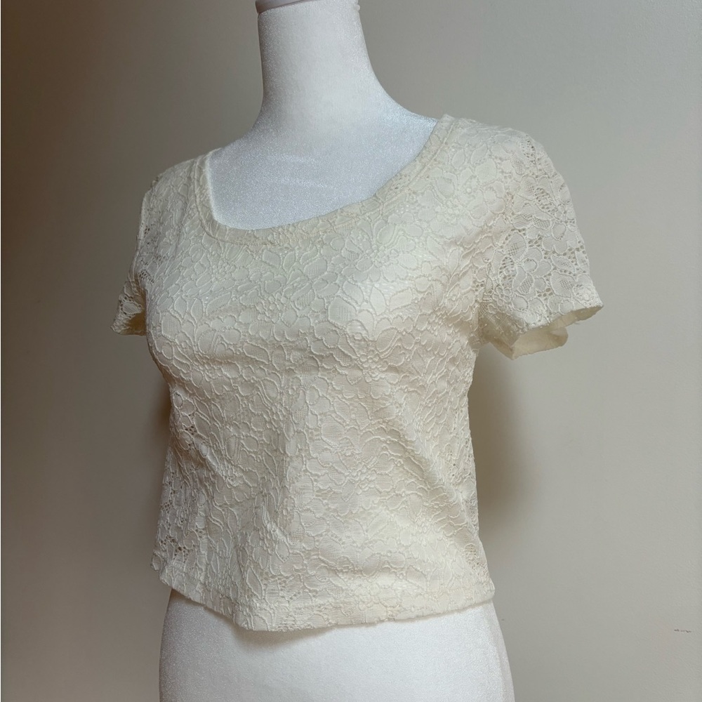 SALE 3️⃣ for $8! 🛍️ XS White/Cream Allover Lace Cropped Tee Express - Picture 2 of 4